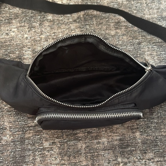 Adjustable black fanny pack - Picture 3 of 5
